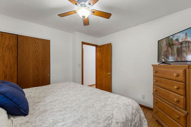 902 7th Avenue E, Shakopee, MN 55379