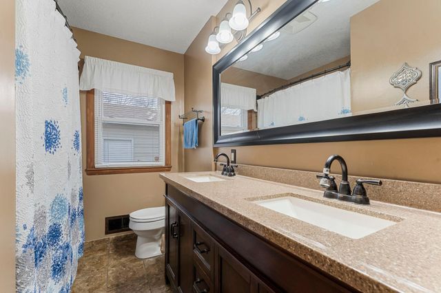 902 7th Avenue E, Shakopee, MN 55379