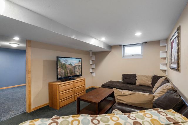 902 7th Avenue E, Shakopee, MN 55379