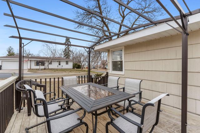 902 7th Avenue E, Shakopee, MN 55379