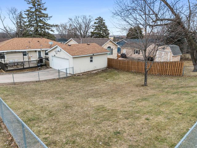 902 7th Avenue E, Shakopee, MN 55379