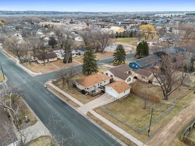 902 7th Avenue E, Shakopee, MN 55379