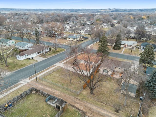 902 7th Avenue E, Shakopee, MN 55379