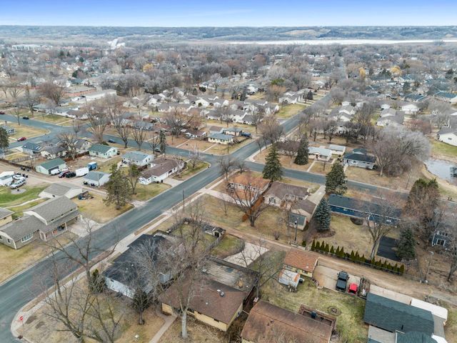 902 7th Avenue E, Shakopee, MN 55379