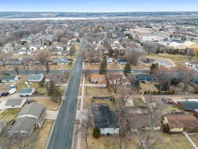 902 7th Avenue E, Shakopee, MN 55379