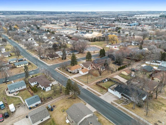 902 7th Avenue E, Shakopee, MN 55379