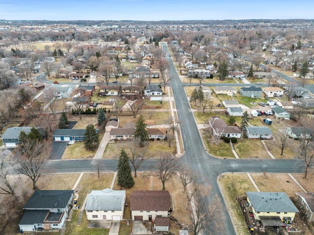 902 7th Avenue E, Shakopee, MN 55379