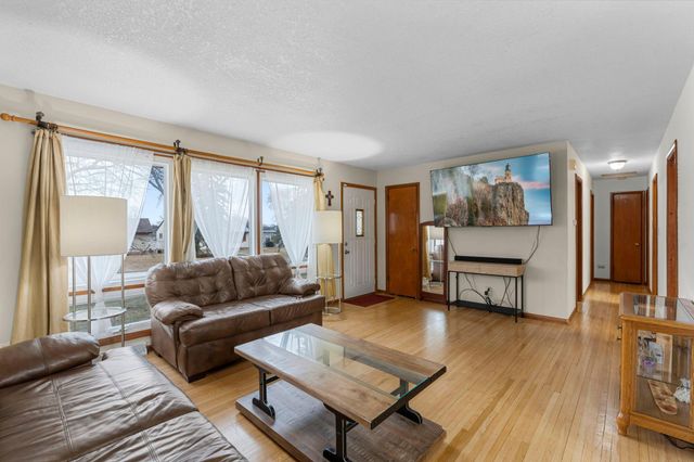 902 7th Avenue E, Shakopee, MN 55379