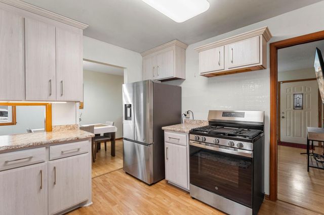 902 7th Avenue E, Shakopee, MN 55379