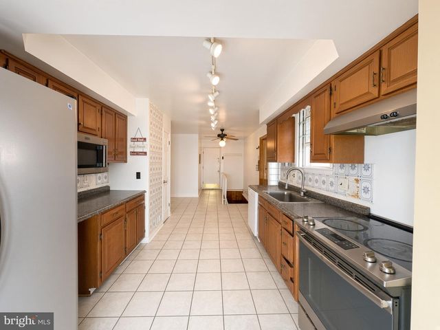 2710 SUN VALLEY DR, Waldorf, MD 20603