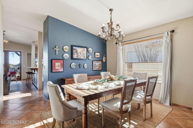 957 E Josephine Saddle Place, Green Valley, AZ 85614