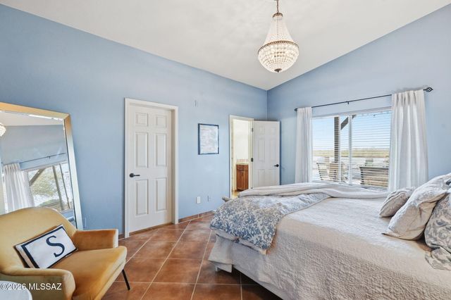 957 E Josephine Saddle Place, Green Valley, AZ 85614