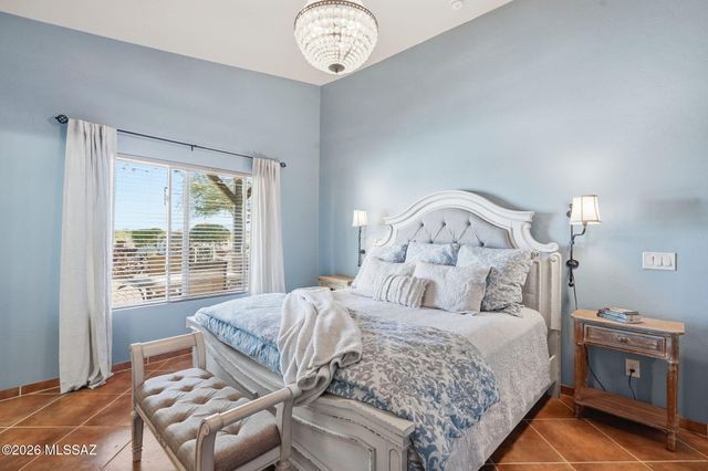 957 E Josephine Saddle Place, Green Valley, AZ 85614