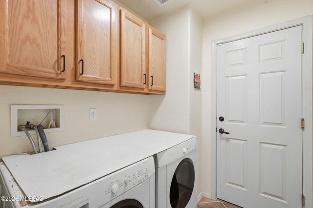 957 E Josephine Saddle Place, Green Valley, AZ 85614