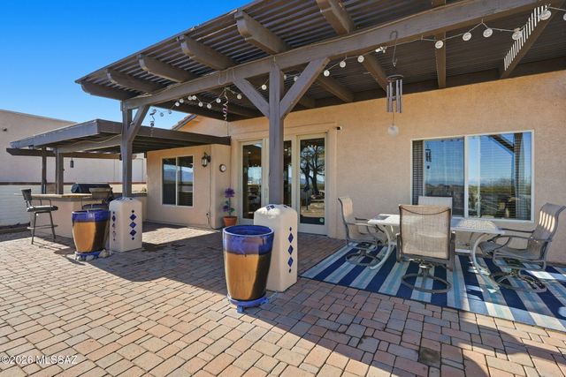 957 E Josephine Saddle Place, Green Valley, AZ 85614