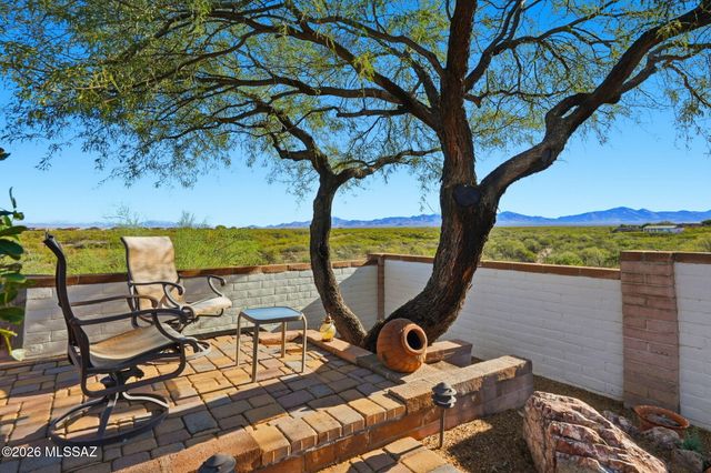 957 E Josephine Saddle Place, Green Valley, AZ 85614