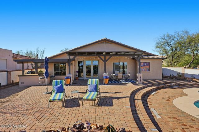 957 E Josephine Saddle Place, Green Valley, AZ 85614