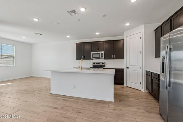 15713 W CORTE DEL SOL ESTE Drive, Waddell, AZ 85355