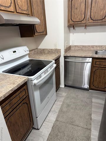 31555 Fraser Drive 19, Fraser, MI 48026