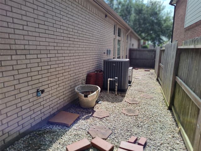 3010 Ravensport Drive, Pearland, TX 77584