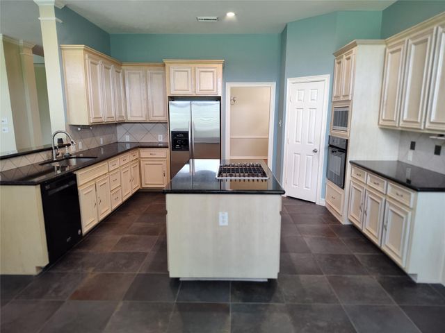 3010 Ravensport Drive, Pearland, TX 77584