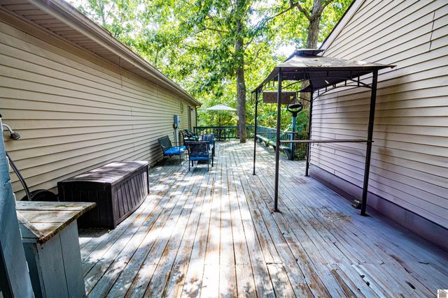 35 Castlewood Dr, Cadiz, KY 42211