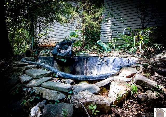 35 Castlewood Dr, Cadiz, KY 42211