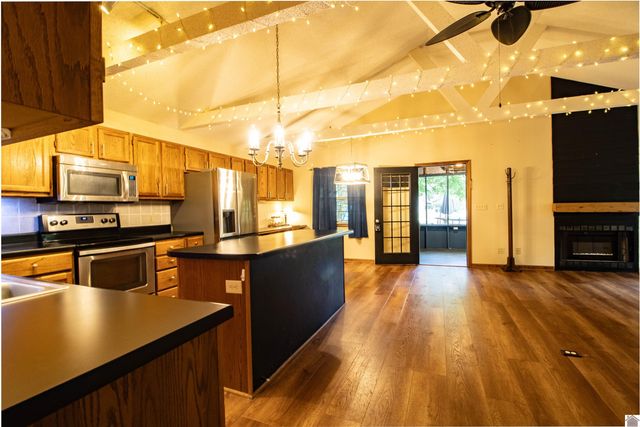 35 Castlewood Dr, Cadiz, KY 42211