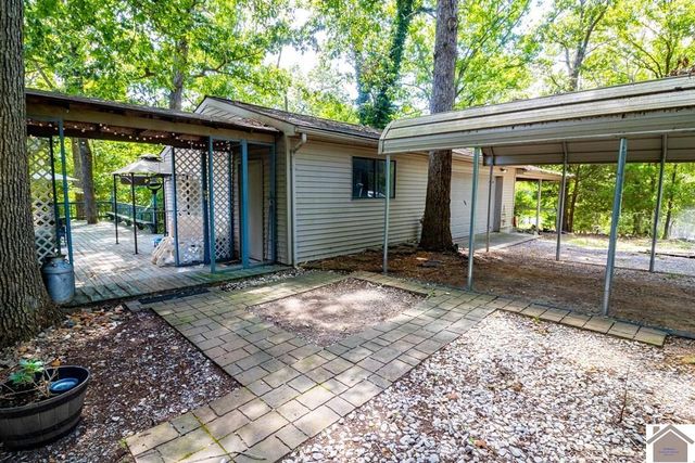 35 Castlewood Dr, Cadiz, KY 42211