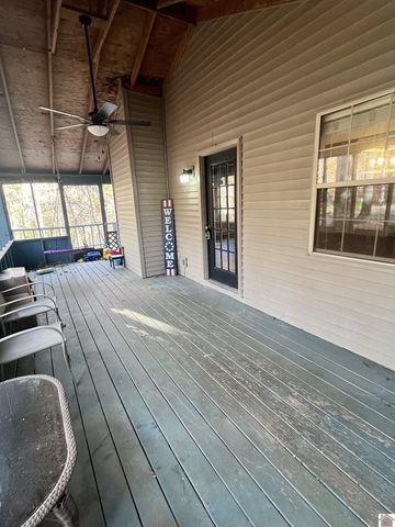 35 Castlewood Dr, Cadiz, KY 42211