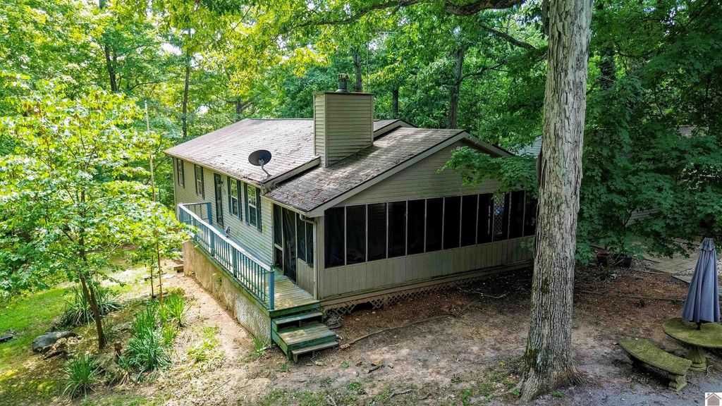 35 Castlewood Dr, Cadiz, KY 42211