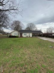 301 N Cooter Road, Steele, MO 63877