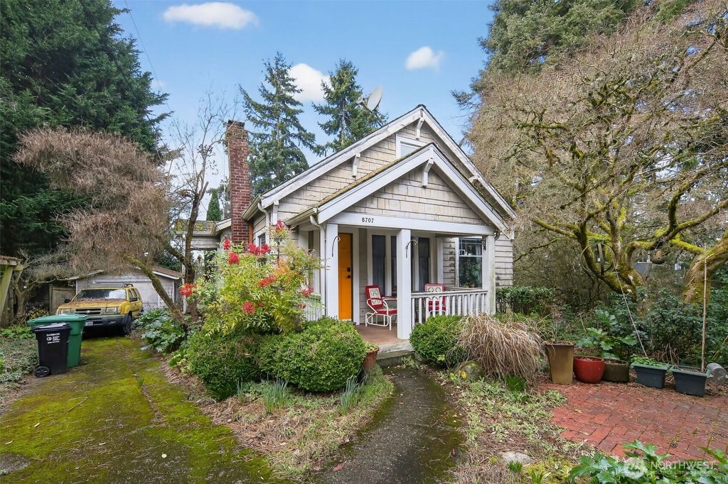 8707 Meridian Avenue N, Seattle, WA 98103