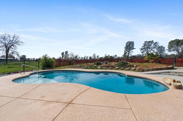 4706 Charmain Lane, Anderson, CA 96007