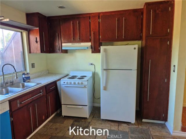 7320 Lennox Avenue, Van Nuys, CA 91405