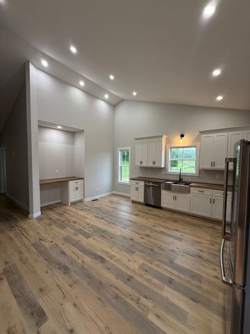 584 Buckeye Rd, Cumberland City, TN 37050