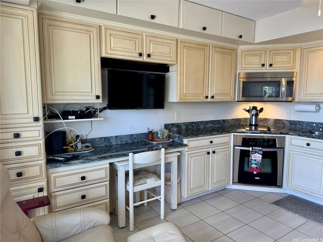 2440 Kuhio Avenue 1710, Honolulu, HI 96815