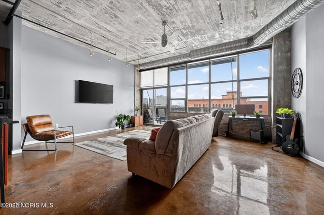 745 Washington Street, Apt 305, Toledo, OH 43604