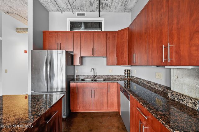 745 Washington Street, Apt 305, Toledo, OH 43604