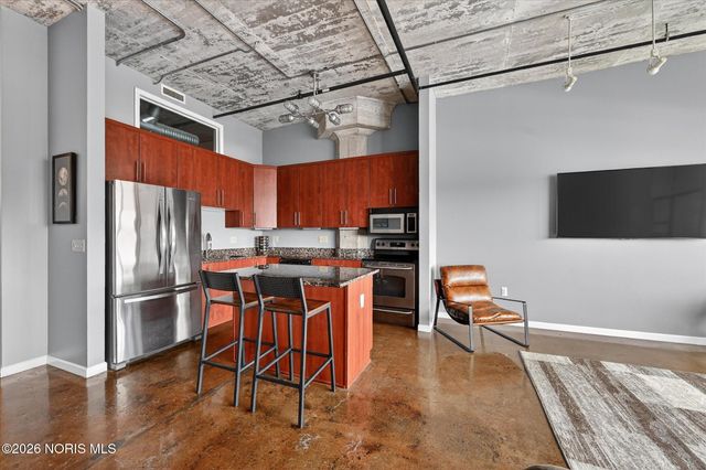 745 Washington Street, Apt 305, Toledo, OH 43604