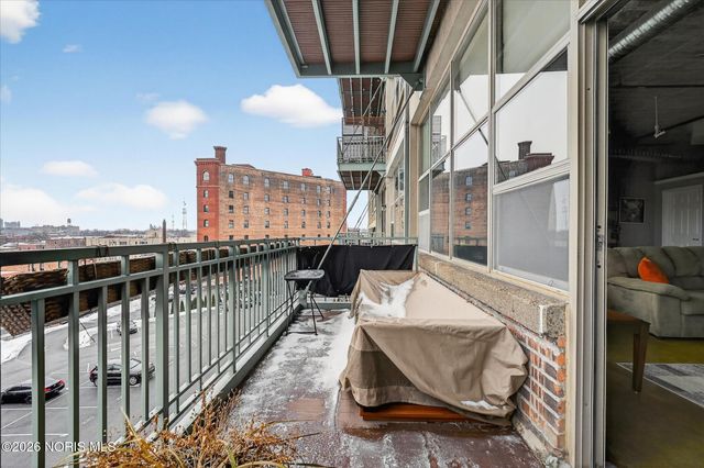 745 Washington Street, Apt 305, Toledo, OH 43604