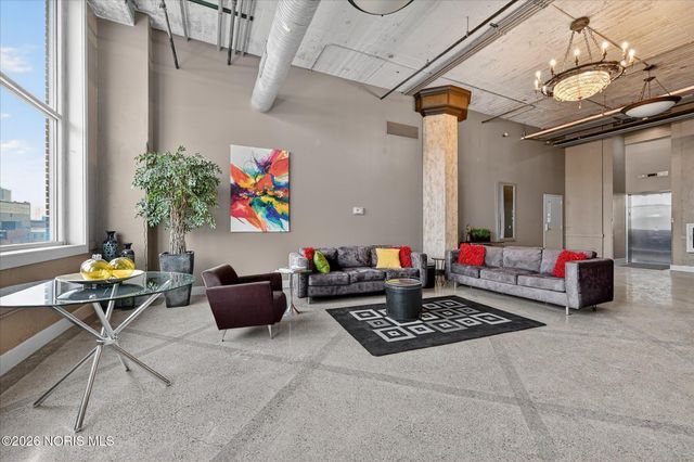 745 Washington Street, Apt 305, Toledo, OH 43604