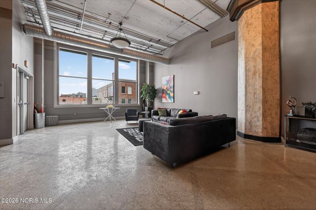 745 Washington Street, Apt 305, Toledo, OH 43604