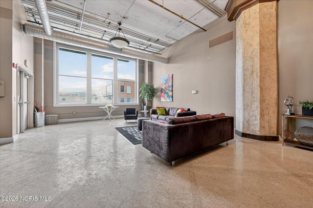 745 Washington Street, Apt 305, Toledo, OH 43604