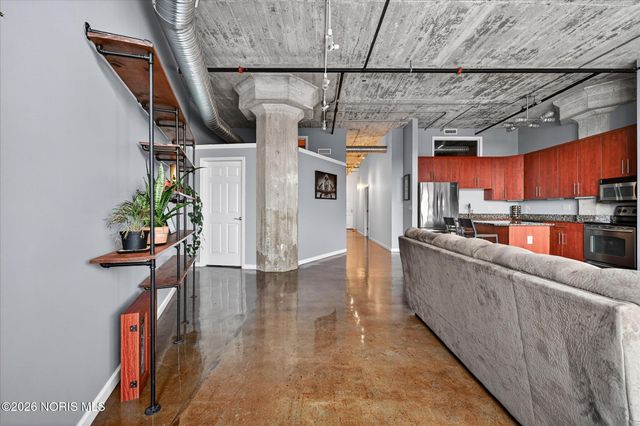 745 Washington Street, Apt 305, Toledo, OH 43604