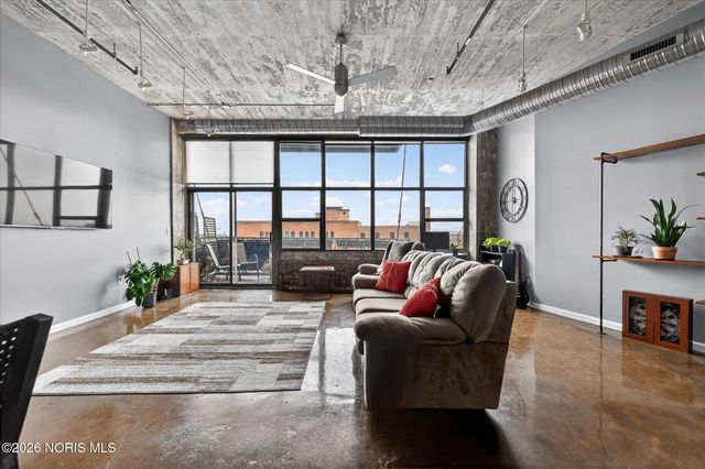 745 Washington Street, Apt 305, Toledo, OH 43604