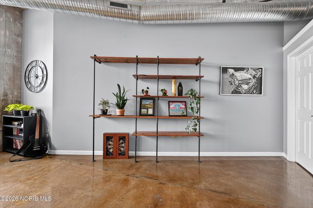 745 Washington Street, Apt 305, Toledo, OH 43604