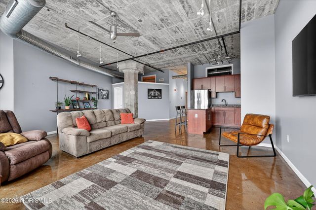 745 Washington Street, Apt 305, Toledo, OH 43604