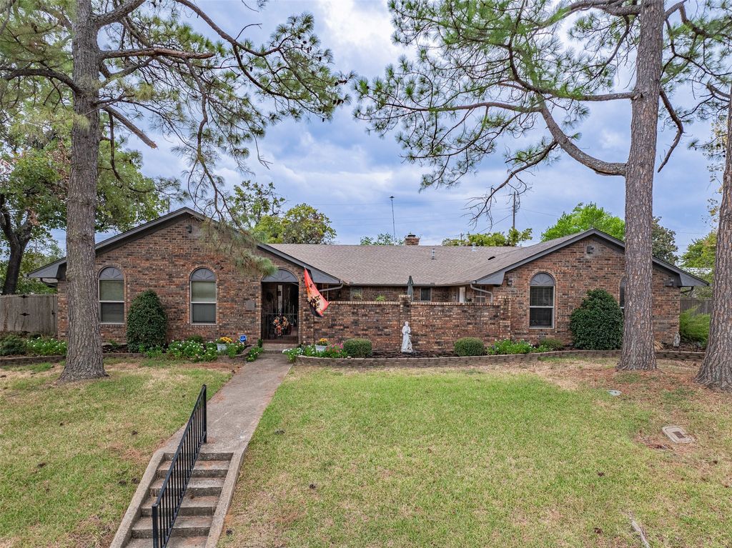 2702 Tracey Street, Denison, TX 75020