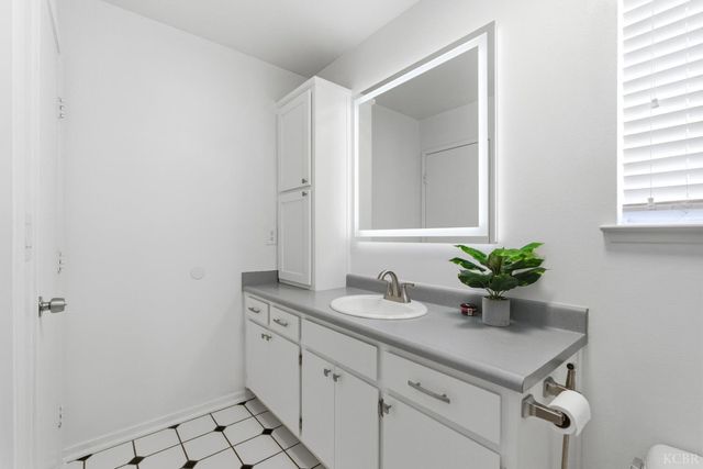 693 Basil Court, Lemoore, CA 93245